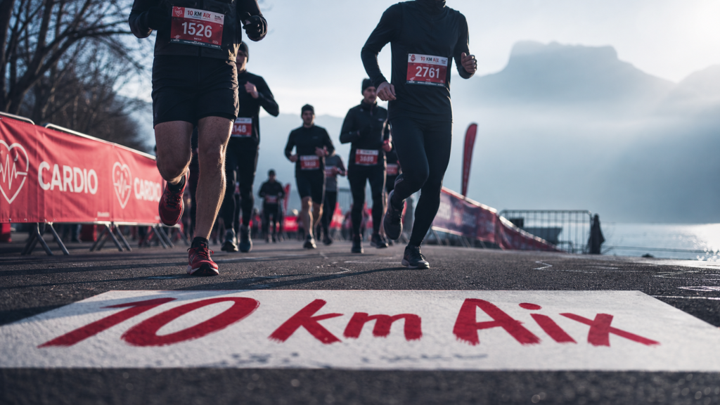 10 km aix les bains 2025 : coureurs au départ sur l’esplanade du lac