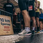 Départ 10 km epernay 2025 à Épernay, coureurs et bénévoles