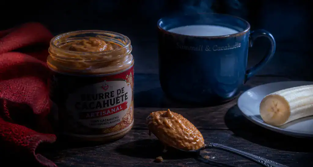 manger du beurre de cacahuete le soir pot cuillere tasse